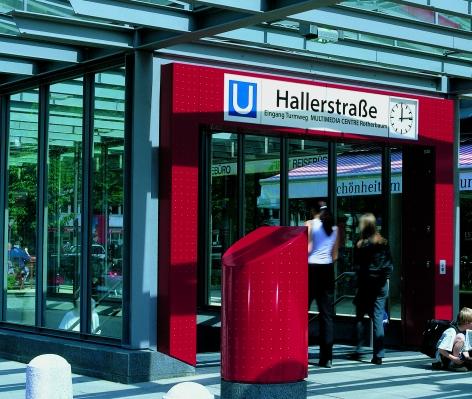 Portal am U-Bahn-Ausgang Hallerstraße Hamburg (DE)
