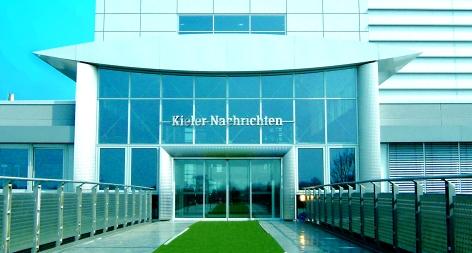 Eingangsportal für das Druckzentrum Kieler Nachrichten (DE)